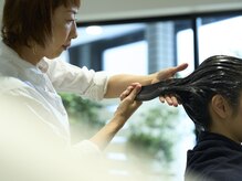 Attina【アティーナ】の雰囲気(自然光で明るい店内)