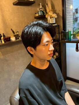 トニコ(toniko) センターパート×アップバング×刈り上げ×ビジネスヘア