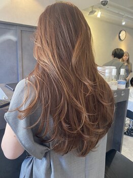 アウラ(aura)の写真/理想のロングヘアへ。あなたに合うレイヤーカットと、ご自宅でもスタイリングが簡単な秘訣を伝授！★