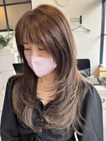 りら(Lilas)&nbsp;ロングレイヤー前髪ありアッシュ系カラー