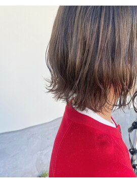 カナモロカ(CANAMO ROCA) グレージュカラー ボブスタイル