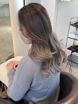 ケリーアン 太田(kelly.un) バレイヤージュ / 伸びても気にならない / シアーグレージュ