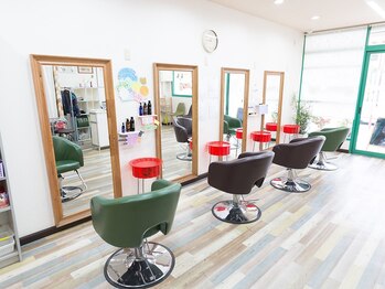 カットハウス エムジー 高石店(Cut House MG)の写真/《駐車場あり》大型店が苦手な方にオススメ◎落ち着いた空間で人目を気にせず、ゆったりお寛ぎください♪