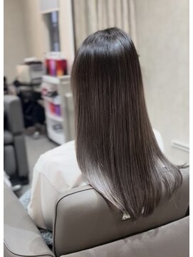 アキコ(AKIko) ツヤ感グレージュグラデーション