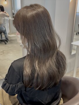 ケリーアン 太田(kelly.un) シアーグレージュ / 透明感カラー / うる艶ミディ