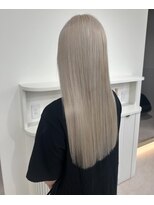 ノルン バイ シェリッシュ(Norn by sheriche)&nbsp;ホワイト×ブロンド×ベージュ