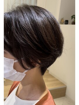 エソラ ブリーチ無し極細ハイライトと重軽(おもかる)ハンサムショート