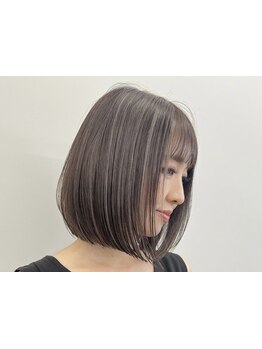 《白髪を活かす洗練されたデザイン》白髪のお悩みは、ハイライトで上品にカバー＊脱白髪染め◎[表参道]