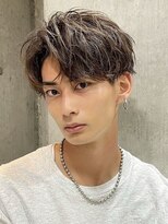 緩め波巻きスパイラルパーマメンズセンターパートウルフカット