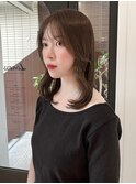 赤みを消したオリーブベージュとミディアムレイヤー