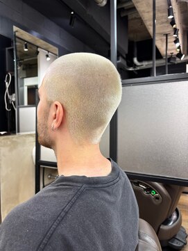 クロムトウキョウ ザ バーバー 新宿本店(CHROM TOKYO the Barber) バズヘア/ホワイトカラー