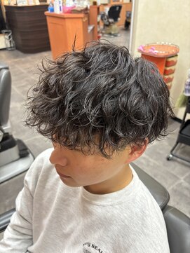 クリスタル(Cristal) 刈り上げマッシュ×波巻きパーマ