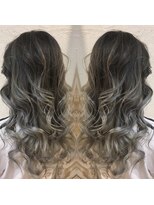 ルートヘアー(Root Hair) ダークグレイアッシュからのプラチナシルバー