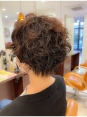 ショートヘアもパーマでイメチェン