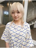 ケアブリーチハイトーンホワイトベージュカラーウルフカット
