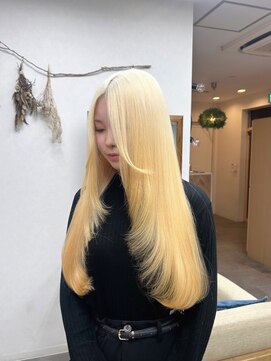 エミーバイモアムー(Emmie byMoremuu) レイヤー×ハイブロンド