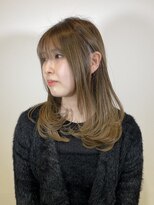 レヴィア(REVIA)&nbsp;レイヤーカット髪質改善トリートメントハイライトブリーチ