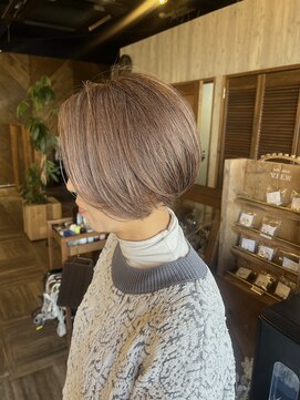 ヘアードレスビュー(hair dress V.I.E.W) 前髪なしショートボブ