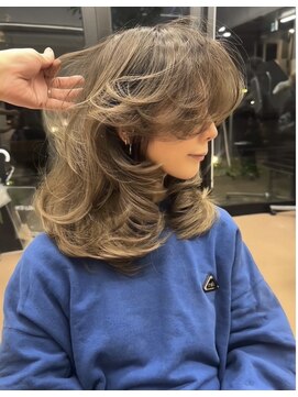 ヌエン 渋谷(NU/EN) 重ためミディアムレイヤー/バタフライカット/ハッシュカット