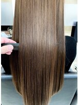 あとりえ月の庭&nbsp;30代40代50代レイヤーカットウェットヘアオリーブベージュ