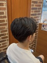 ミリオンバックス 神田店(Million Bucks)&nbsp;センターパート/刈り上げ/ツーブロック/メンズ/メンズカット