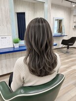 ルートヘア 辻堂店 透明感グレージュ☆揺れるくびれミディ