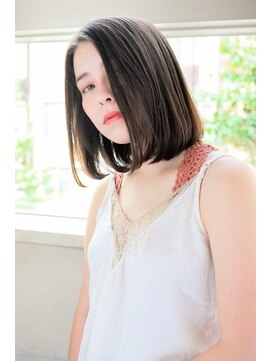 ルティア(Lutia) アッシュブラウン ナチュラルストレート