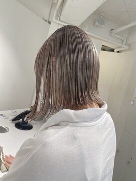 ストレータ バイ マリオ(Strata by mario) 【mami】切りっぱなしボブ×バイオレットグレージュ