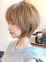 ビュー フクオカ(VIEW FUKUOKA)&nbsp;大人かわいい美髪ホワイトグレージュ ネビージュショートボブ