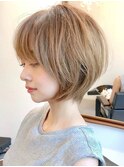 大人かわいい美髪ホワイトグレージュ ネビージュショートボブ