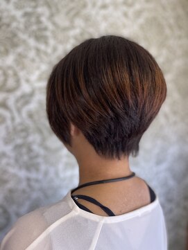 ビオラス(Vi-olus) 前下がりショート