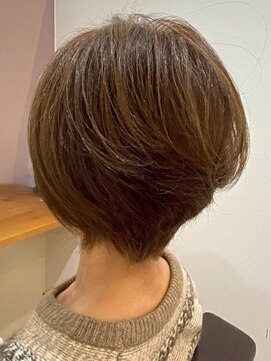 サロンド ユー 佐賀店 前下がりショート(プレミアムグレーカラー)