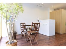 ヘアーパズル(HAIR PUZZLE)の雰囲気（明るい店内♪お子様もお待ちいただけるスペースがあります）