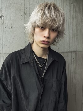 ネハス(nehus.) MEN’S HAIR/サーフカール/刈り上げセンターパート/ブリーチ