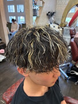 エスエムアールツー(SMR2) メンズハイライト/波巻きパーマ/メッシュ/大学生/ツーブロック