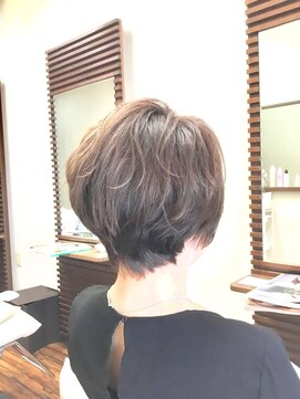 ナーナ(na_na) 首元スッキリ!大人カッコいいショートスタイル♪