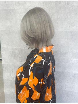 オズ 梅田店(OZ) シルバー/ハイトーンカラー/ケアブリーチ/ボブレイヤー/ウルフ