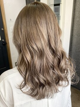 リルア 博多(LIRUA) 柔らかベージュカラー