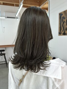 オー(OOO) 透明感たっぷりオリーブベージュ