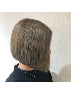 コンフェティ ひまわり高橋店(Confetti) 前下がりボブ