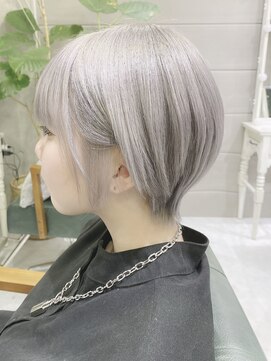 デイズ(days) 40代50代60代大人ひし形ショートボブ/白髪ぼかしブリーチ