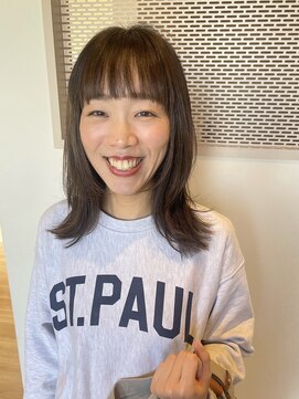 透明感グレージュミディアムレイヤーワイドバング/20代30代40代