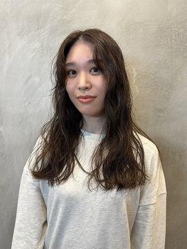 ワッツユアヘアストーリー(What’s your hair story) ロングヘア/ロングパーマ/パーマ/ベージュ/ブリーチなし