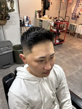 キャロル(CAROL) 新婚さんいらっしゃいました。メンズカット、スキンフェード。