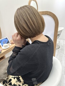 アドラーブル ココロ 新潟(adorable CoCoLo) 20代30代透明感くすみベージュ丸みボブ