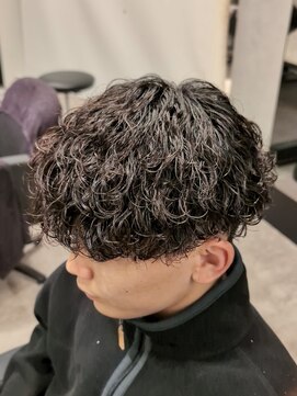 プルーブトウキョウ 渋谷(PROVE TOKYO) 波巻きスパイラルパーマラウンドマッシュ刈り上げメンズ