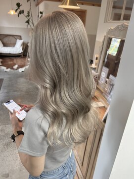 ヘアーデザインサロン スワッグ(Hair design salon SWAG) ホワイトシルバー