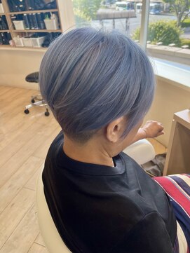 エムスリーヘアー イオンマリンピア店(MIII HAIR) 白髪ボカシハイトー　アイスブルー　ツーブロ刈り上げボブ
