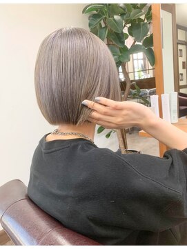 ガルボ ヘアー(garbo hair) グレーカラーボブ艶髪