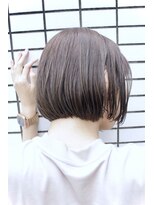 フォイルヘアー(Foil.hair) 切りっぱなしボブ　シルキーベージュ　ミニボブ